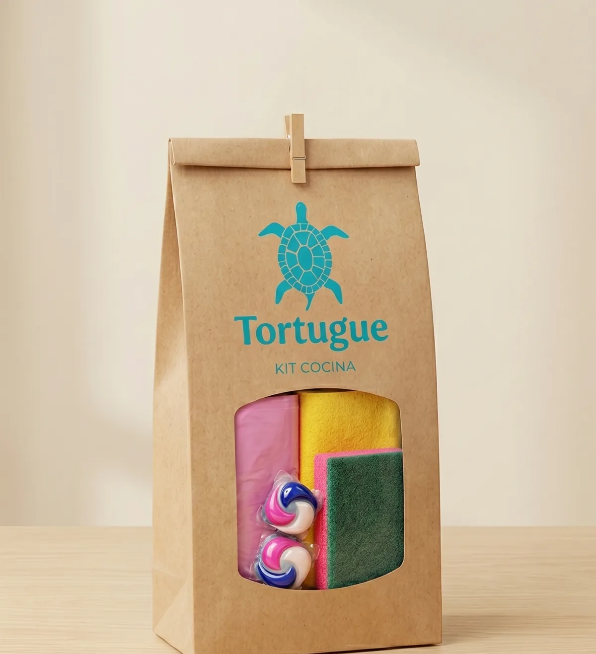 Bolsa de papel kraft Tortugue «Kit cocina» con bayeta, estropajo y pastillas de lavavajillas y lavadora