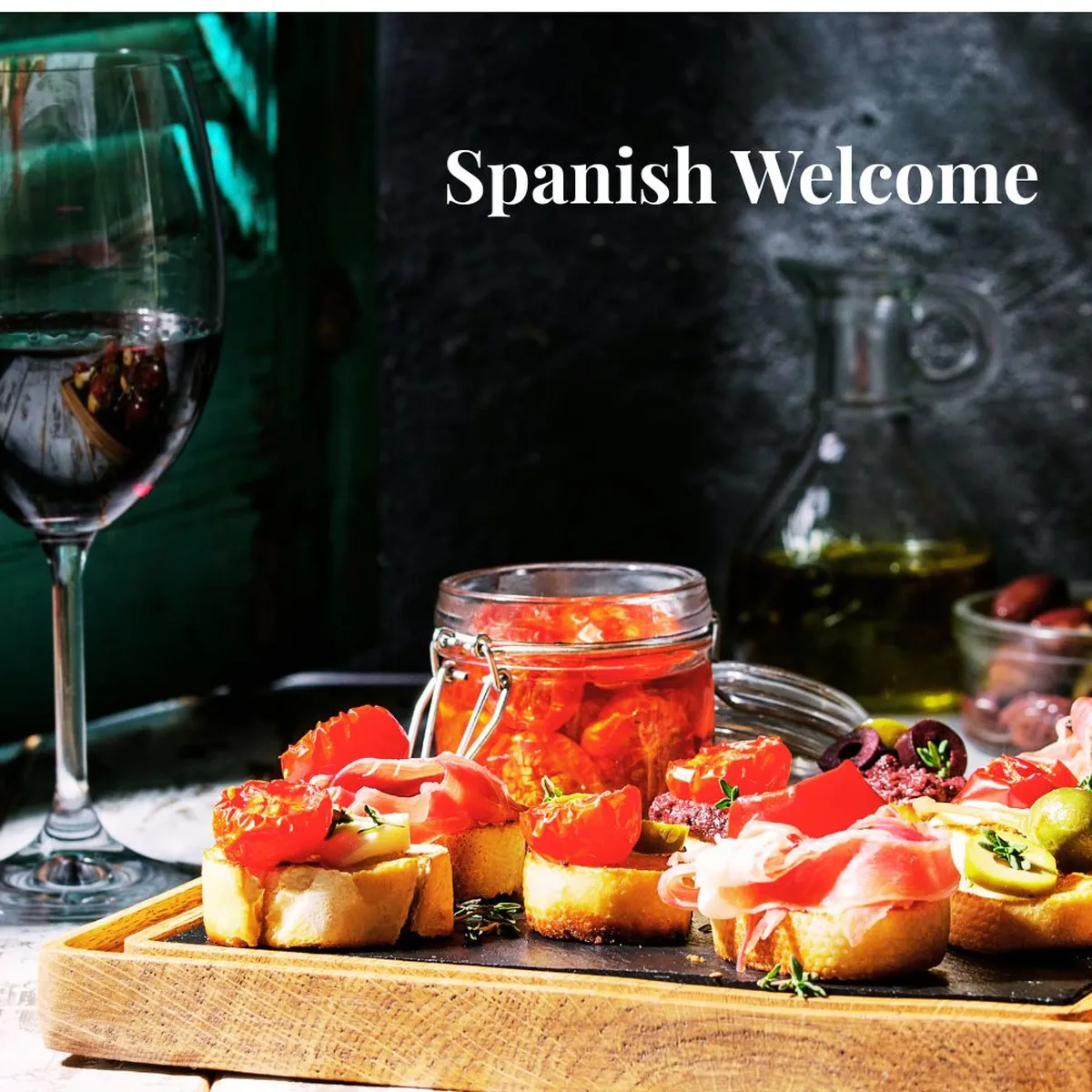 Pack de bienvenida con vino y tapas españolas
